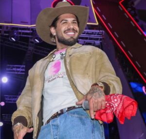 Zé Felipe encanta ao mostrar Maria Flor chamando a atenção de José Leonardo: – Não é pra bater, ouviu?