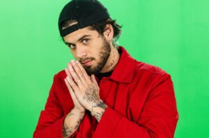 Zé Felipe ironiza pergunta sobre sexualidade; veja vídeo