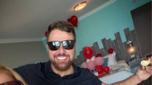 Filhos de Zé Neto surpreendem em aparição com os pais: ‘Linda família’