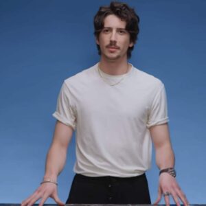 Milo Manheim, Mena Massoud, Richard Madden… Veja os príncipes do live-action das princesas