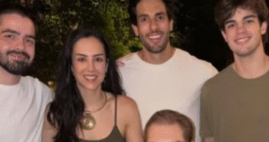 Raro! Faustão surge em foto ao lado da família no aniversário da filha, Lara