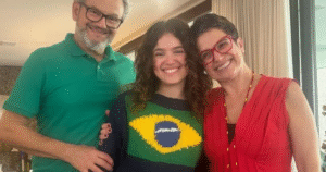 Filha de Sandra Annenberg faz declaração de amor para a namorada, atriz famosa