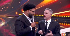 Luciano Huck comete gafe durante apresentação do “Melhores do Ano”