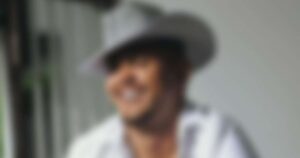 Saiba como famoso inflluenciador se assumiu gay para a família evangélica