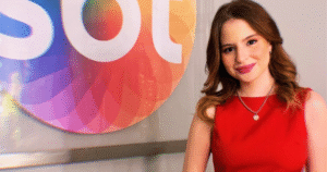 Atriz Sophia Valverde muda visual e mostra resultado de plástica no nariz