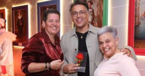 Em rara aparição, Cláudia Rodrigues prestigia o Prêmio do Humor no Rio