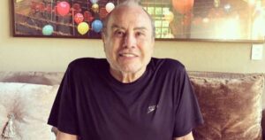 Stênio Garcia em crise financeira: aos 93 anos, ator fala pela 1ª vez após processar as filhas e expõe ‘ajuda da esposa para sobreviver’