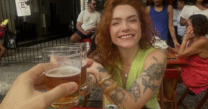 Aniversário em clima de amor: Leo Bittencourt surge com novo romance