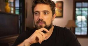 Rafael Cardoso choca fãs ao surgir irreconhecível com corpo musculoso; confira