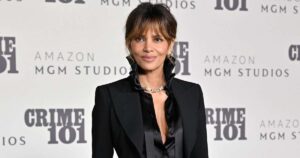 Halle Berry, 60 anos: ‘Agora, estou tentando ganhar massa muscular, então levanto pesos, algo que nunca fiz antes’