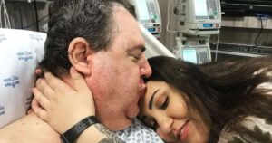 Filha do ator Gerson Brenner quebra silêncio sobre papel da Globo no tratamento do pai