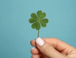 3 simpatias para ter mais sorte em abril