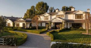 Kylie Jenner coloca mansão de R$ 100 milhões à venda e fotos impressionam