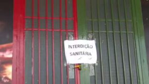 O que pode ter contaminado pizza que matou mulher e deixou mais de 100 internados? Descubra