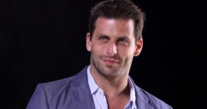 Saiba como está Henri Castelli após roupa do ator pegar fogo em cena épica da ‘Paixão de Cristo’. Vídeo!