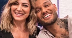 Mãe de Lucas Lucco raspa o cabelo após diagnóstico: ‘Não foi só estética’