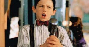 Pai de cinco, ator famoso chocou o mundo ao doar bens e fazer voto de pobreza