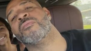 Filhos de Adriano Imperador chocam por semelhança com o pai em nova foto: ‘Clones’