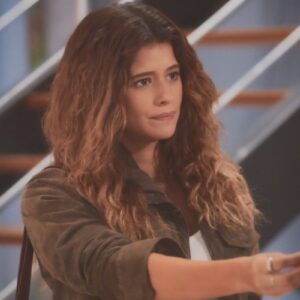 Agrado faz questão de devolver o anel de noivado pessoalmente em Coração Acelerado