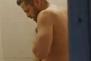 Ex- Malhação divulga fotos de nudez e choca web