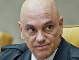 Moraes faz exigência à defesa envolvendo funcionários da casa de Bolsonaro; VEJA