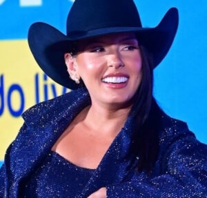 Ana Castela celebra aniversário da mãe: Ela é tão amada, que nem as pedras do rim largam dela