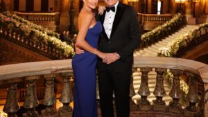 Aos 70 anos, empresário bilionário chama atenção ao surgir com esposa em evento luxuoso: ‘Lindos’