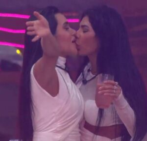 Jordana e Marciele se beijam na festa; veja o que rolou na madrugada do BBB26