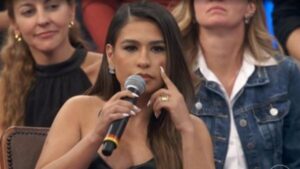 Simone Mendes rebate ataques por ser cristã e cantar safadeza