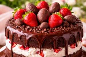 Receita de Bolo de Páscoa com Chocolate e Morango