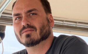 Carlos Bolsonaro revela que existe ‘traidores’ dentro do próprio partido