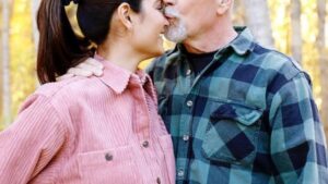 Aos 71 anos, ator diagnosticado com demência vive em casa separada da família