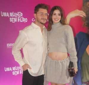 Ônibus da equipe de Flay sofre acidente com morte; cantora se pronuncia