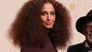 Aos 48 anos, Camila Pitanga faz rara aparição com o pai e a madrasta em noite especial