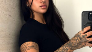 Aos 24 anos, filha de cantor e dançarina diz: ‘Não tenho vontade de namorar com homem’