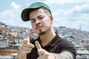 Cantor Jottapê desmaia e é hospitalizado às pressas