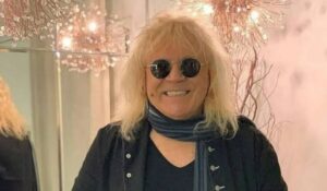 Cantor Ovelha fala pela primeira vez após cirurgia cardíaca e diz que escapou da morte