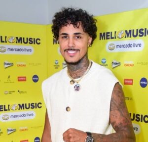 MC Livinho relembra acidente de moto e relata experiência de quase morte: Me vi no necrotério