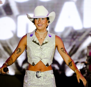 Ana Castela revela vontade de colocar silicone nos seios e fazer rinoplastia