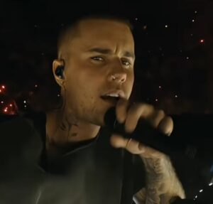 Ele está de volta! Justin Bieber mistura hits antigos com SWAG durante Coachella 2026