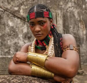 Botelho afirma que as joias de Alika e Niara não são as mesmas que foram roubadas em São Paulo, e inocenta as duas. Saiba o que vai acontecer nesta segunda-feira em Nobreza do Amor