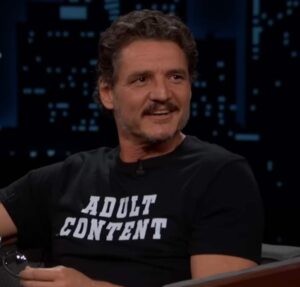 Apaixonados! Pedro Pascal faz primeira aparição pública com namorado no Oscar 2026