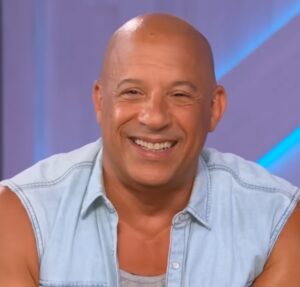 Vin Diesel relembra Paul Walker durante passeio a museu de carros: Irmão dentro e fora das telas