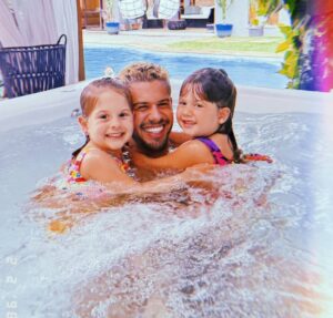 Fazendo café, jogando curling, apostando corrida… Veja os momentos mais aleatórios de Kate Middleton e Príncipe William em eventos reais