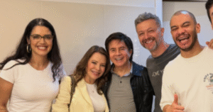 Separado de Sandy, Lucas Lima vai a show de stand-up com os ex-sogros