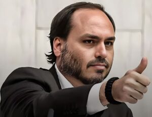 Saiba se Carlos Bolsonaro se elegeria senador se eleição fosse hoje