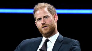 Príncipe Harry chama jornalista de ‘docinho’ em troca de mensagens revelada em processo