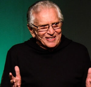 Carlos Alberto se emociona ao celebrar 90 anos de idade após internação: Estou vivo e inteiro