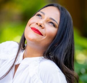 Ex-BBB, Chaiany vibra ao econhecer Belo nos Estúdios Globo: E esse encontro de milhões?