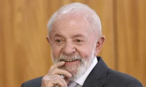Lula comenta inteligência de estudantes cearenses com piada polêmica; veja vídeo